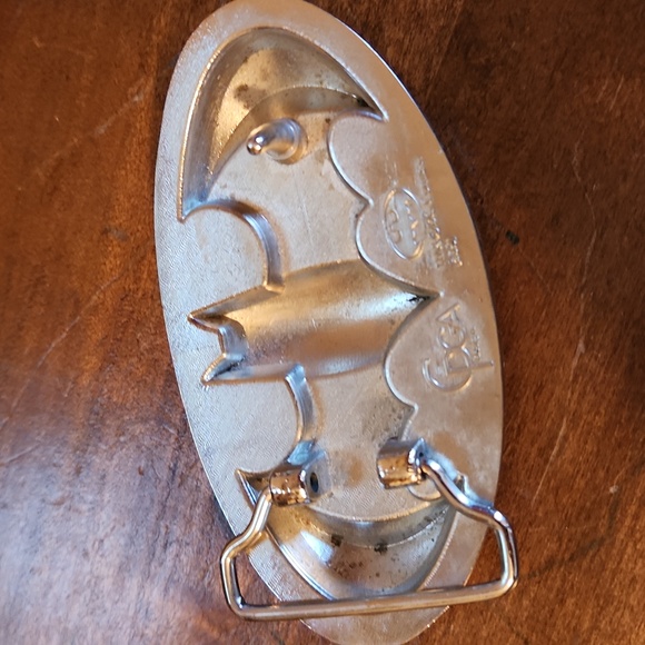 Black and Silver Batman Belt Buckle - Picture 2 of 8